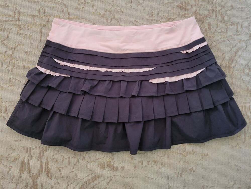 Lululemon Back on Track skirt tennis skort Coal grey Pig Pink sz 10 NEW rare